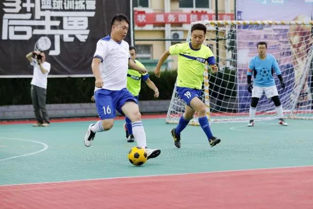 国际车队竞速成都天府绿道 赛事经济激活春日消费